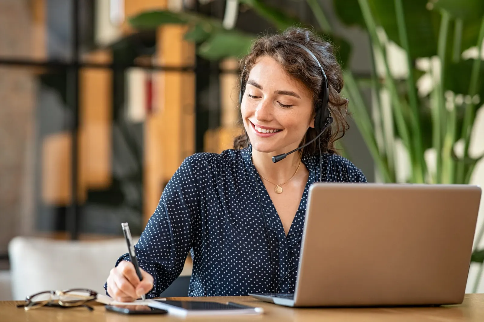 A Medlink Workforce support specialist working at her laptop